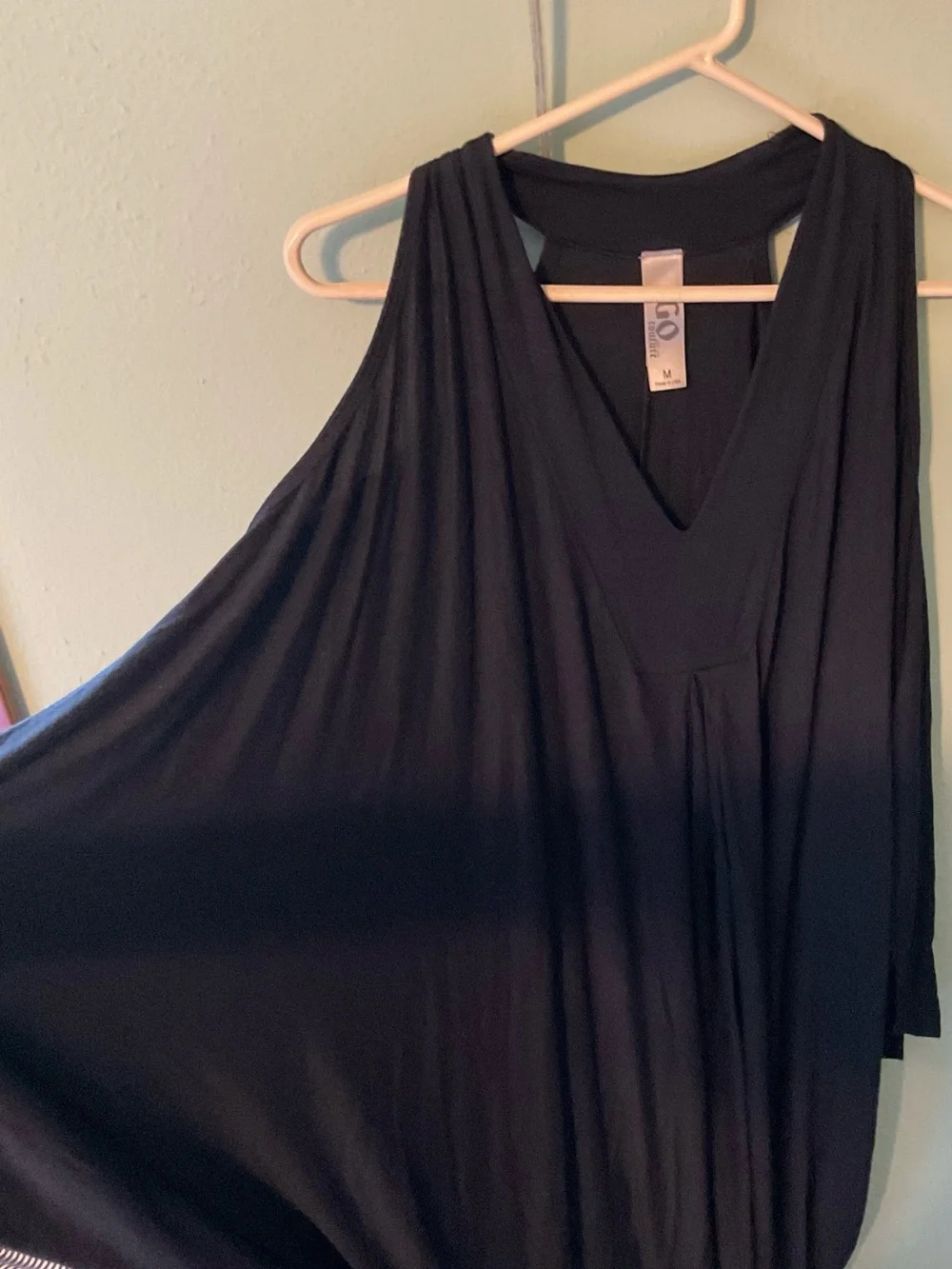 Black v-neck, batwing Flowing Dress - Picture 4 of 5